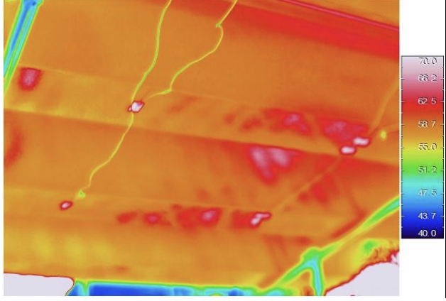 図 折半屋根裏面の熱画像(上から、「基準」「谷置」「平置(画像奥側)」)