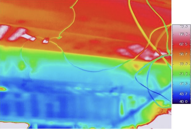図 折半屋根裏面の熱画像(上から、「基準」「谷置」「平置(画像奥側)」)