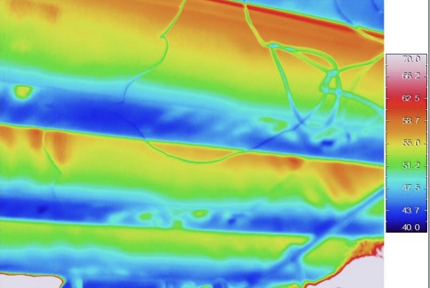図 折半屋根裏面の熱画像(上から、「基準」「谷置」「平置(画像奥側)」)